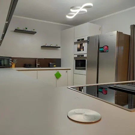 Lejlighed Modern 3 Bedroom Near Castle