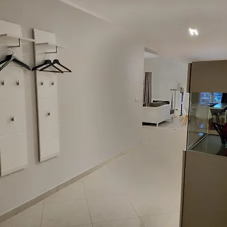 Lejlighed Modern 3 Bedroom Near Castle