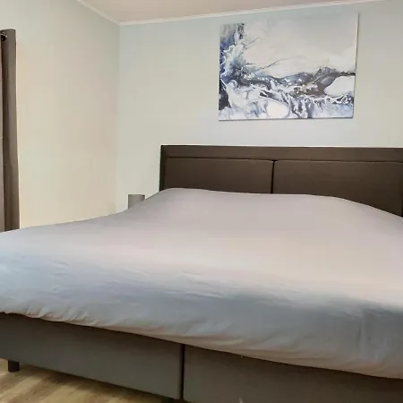 Modern 3 Bedroom Near Castle *