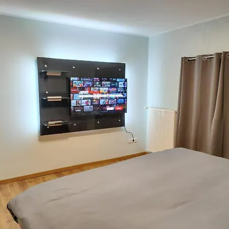 Modern 3 Bedroom Near Castle דירה Useldange