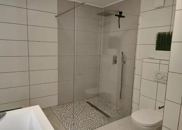 Modern 3 Bedroom Near Castle 公寓