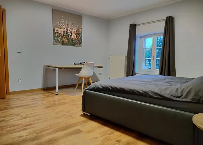 Modern 3 Bedroom Near Castle 公寓 *