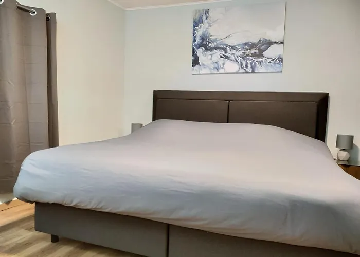 Modern 3 Bedroom Near Castle *