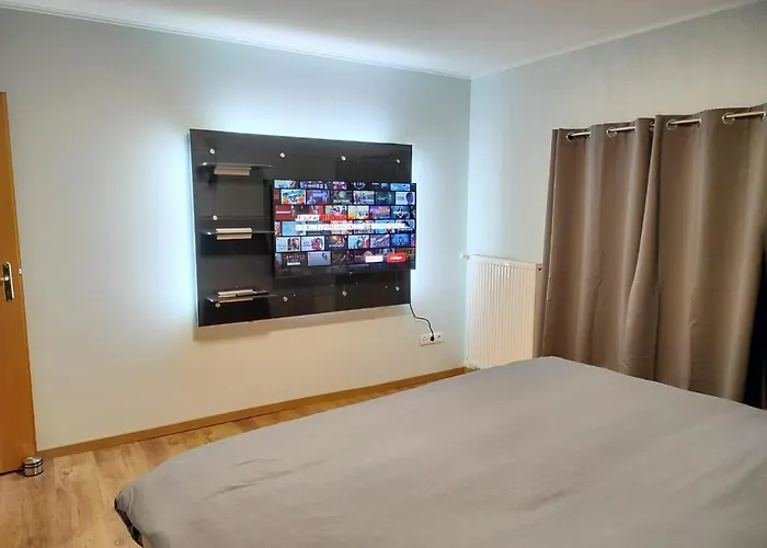 Modern 3 Bedroom Near Castle Apartment Useldange