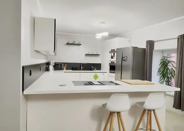 Modern 3 Bedroom Near Castle Apartment Useldange